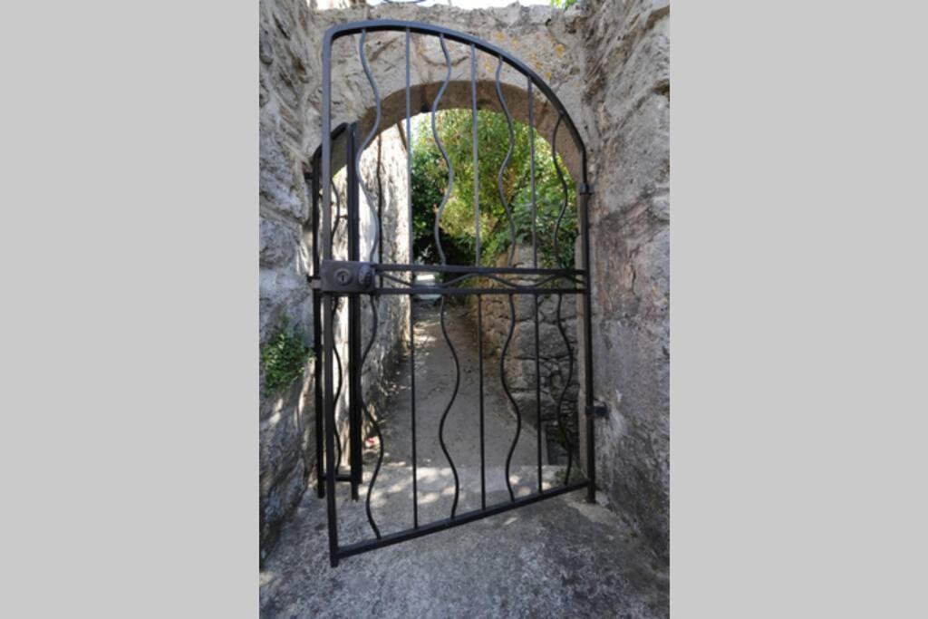 Maison Pierre Et Voute Au Coeur Du Village Balazuc Buitenkant foto